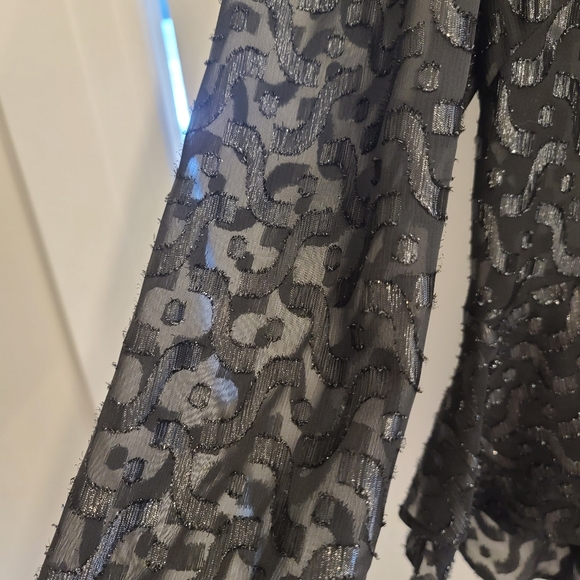 BCBG detailed Blouse - Picture 3 of 5